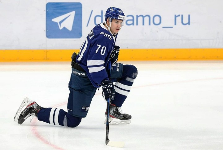 Mal byť prísľubom pre draft NHL, vydáva sa radšej cestou influencera